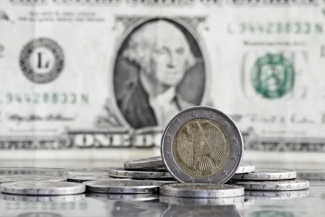 Suba del dólar en Paraguay: Factores globales, tasas de interés y su impacto en la economía local