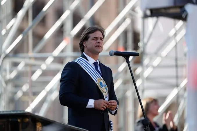 Uruguay enfrenta una elección crucial: Orsi y Delgado se preparan para el balotaje